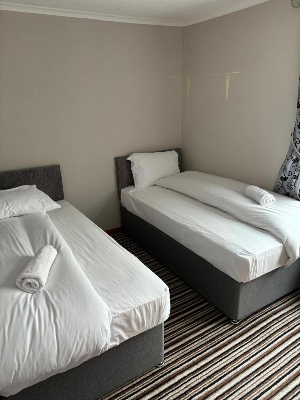 The Sandringham Court & Welcoming Large And Small Groups For 15 Years 3*