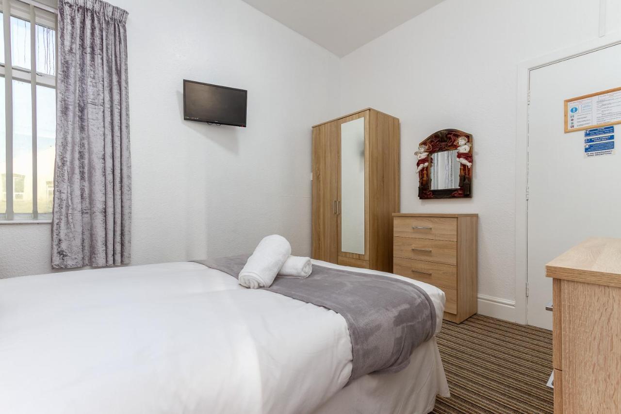 Hotel The Sandringham Court & Welcoming Large And Small Groups For 15 Years