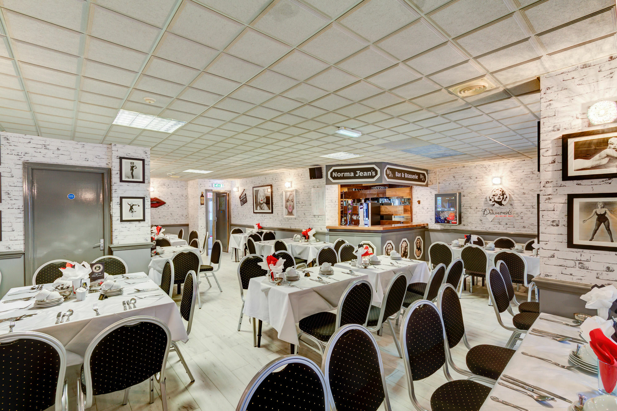The Sandringham Court & Welcoming Large And Small Groups For 15 Years 3*
